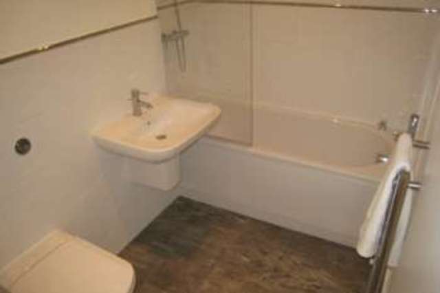  Image of 2 bedroom Apartment to rent in Glen Morag Gardens Rochdale OL11 at Rochdale OL11 5JS Rochdale, OL11 5JS