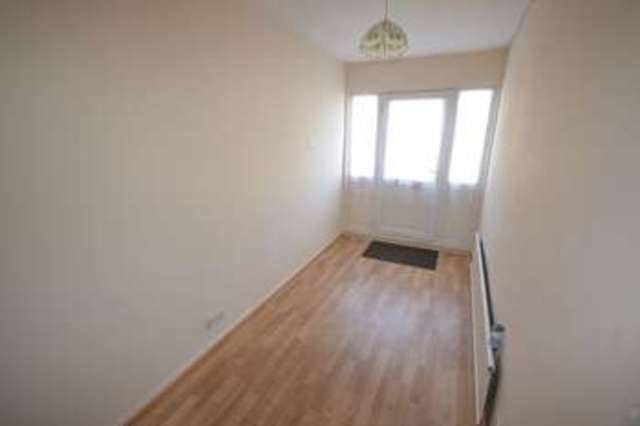  Image of 2 bedroom Bungalow to rent in Drim Terrace Goodwick SA64 at Goodwick, SA64 0JT
