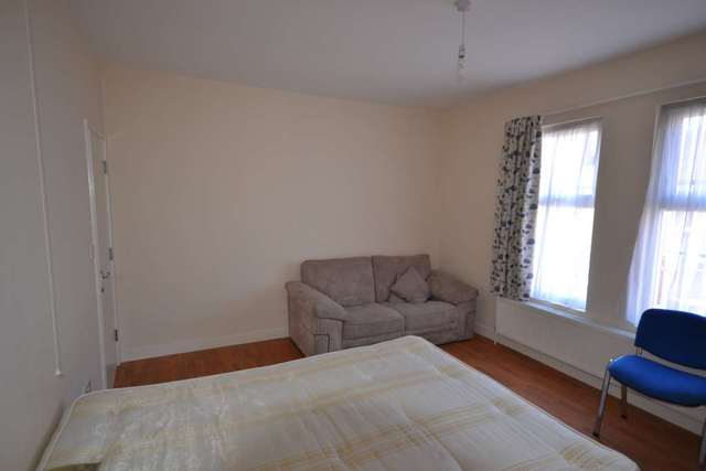  Image of 1 bedroom Flat to rent in Grange Avenue Earley Reading RG6 at Grange Avenue Earley Reading, RG6 1DJ