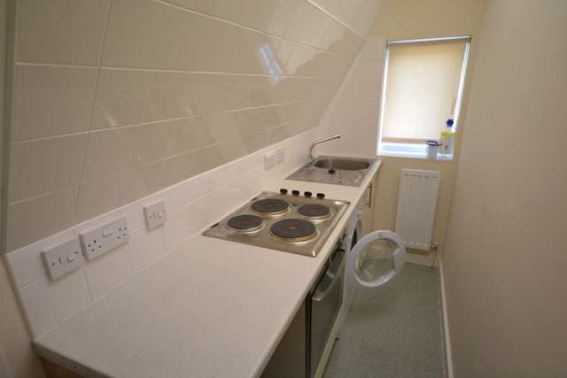  Image of 1 bedroom Flat to rent in Grange Avenue Earley Reading RG6 at Grange Avenue  Reading, RG6 1DJ
