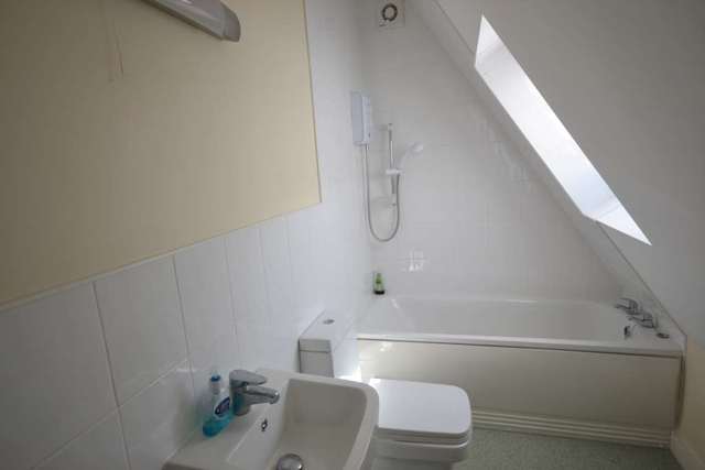  Image of 1 bedroom Flat to rent in Grange Avenue Earley Reading RG6 at Grange Avenue  Reading, RG6 1DJ