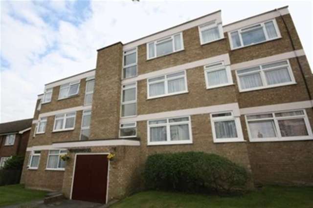  Image of 3 bedroom Flat to rent in Grange Avenue Woodford Green IG8 at Grange Avenue  Woodford Green, IG8 9JT
