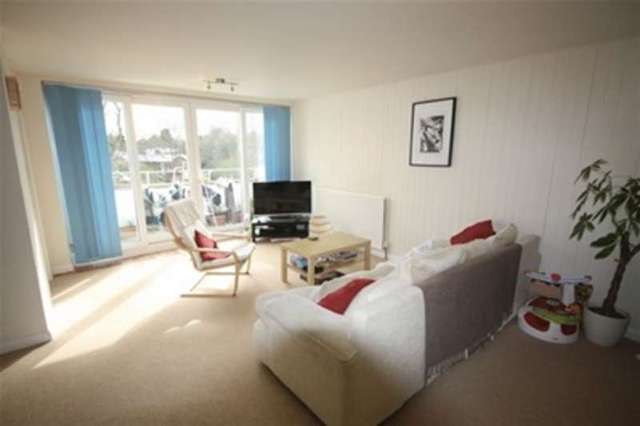  Image of 3 bedroom Flat to rent in Grange Avenue Woodford Green IG8 at Grange Avenue  Woodford Green, IG8 9JT