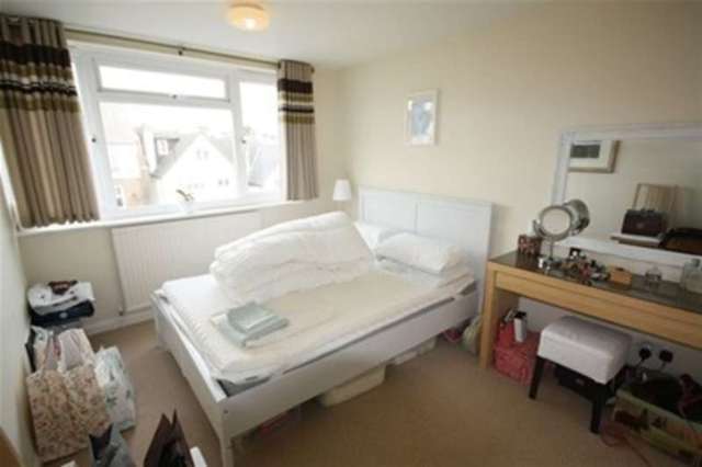  Image of 3 bedroom Flat to rent in Grange Avenue Woodford Green IG8 at Grange Avenue  Woodford Green, IG8 9JT