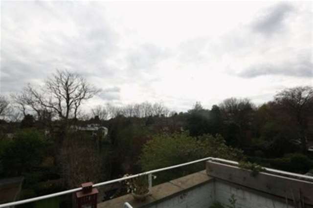  Image of 3 bedroom Flat to rent in Grange Avenue Woodford Green IG8 at Grange Avenue  Woodford Green, IG8 9JT