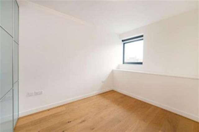  Image of 2 bedroom Penthouse to rent in Great West Road London W6 at London, W6 9AG