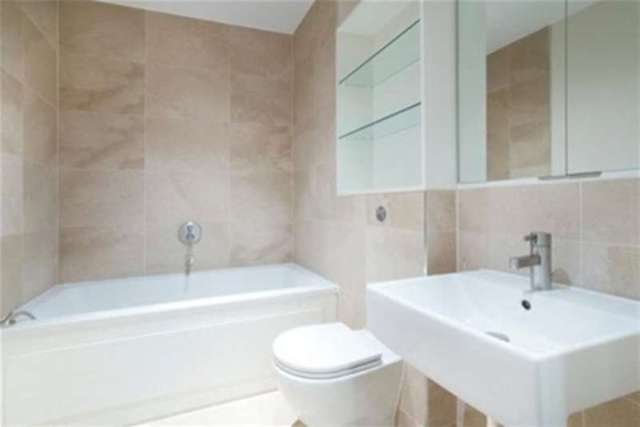  Image of 2 bedroom Penthouse to rent in Great West Road London W6 at London, W6 9AG