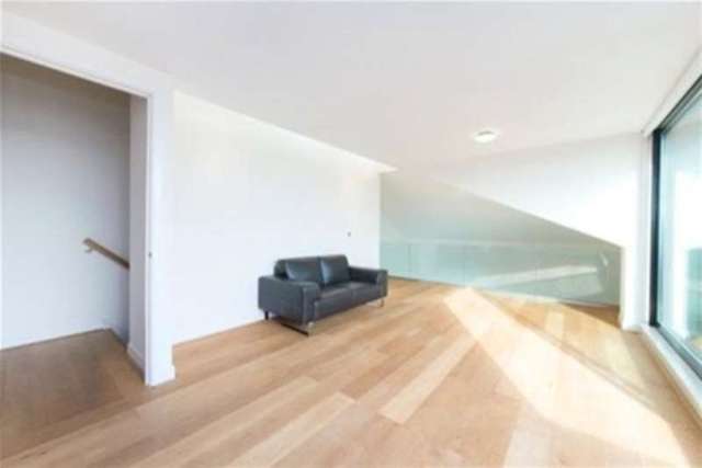  Image of 2 bedroom Penthouse to rent in Great West Road London W6 at London, W6 9AG