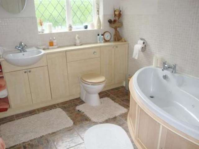  Image of 3 bedroom Bungalow for sale in Rectory Road Anderby Skegness PE24 at Anderby, PE24 5YF