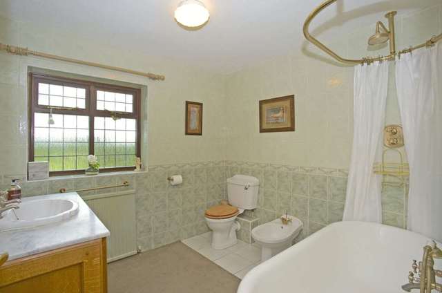  Image of 5 bedroom Detached house for sale in Grendon Road Edgcott Aylesbury HP18 at Grendon Road  Aylesbury, HP18 0TN