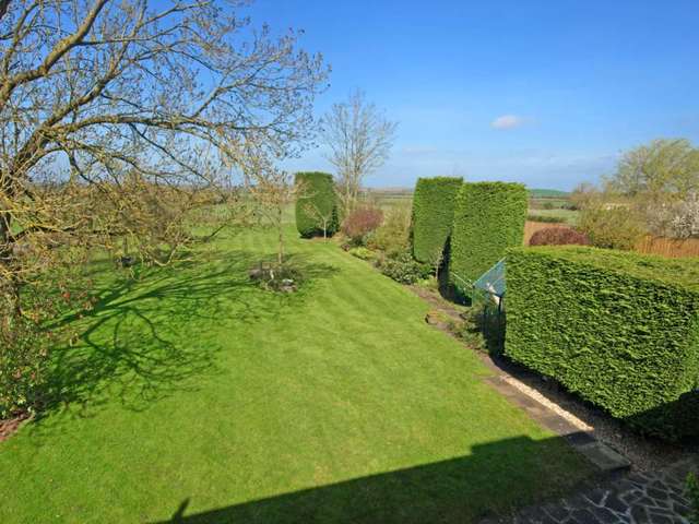  Image of 5 bedroom Detached house for sale in Grendon Road Edgcott Aylesbury HP18 at Grendon Road  Aylesbury, HP18 0TN