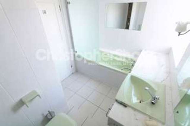  Image of 4 bedroom Flat for sale in Grove Road Bournemouth BH1 at Grove Road  Bournemouth, BH1 3AW