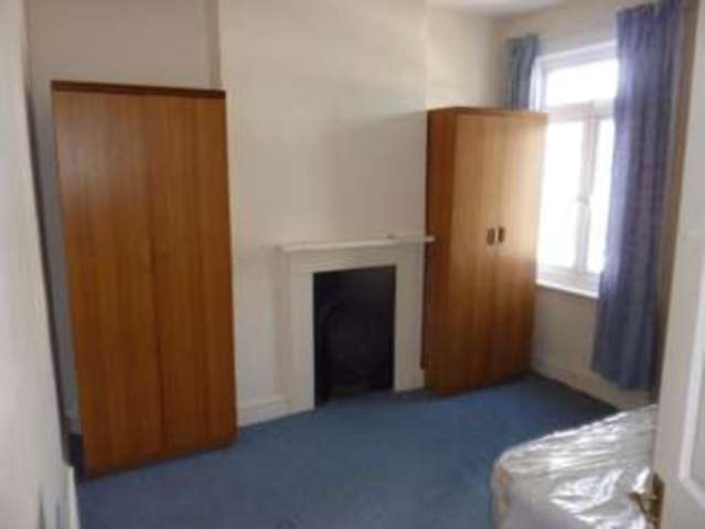  Image of 2 bedroom Terraced house to rent in Gunning Street London SE18 at Gunning Street Plumstead London, SE18 1BY
