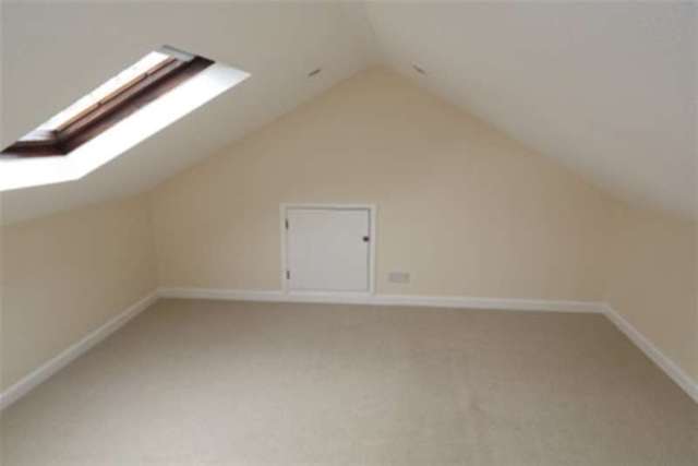  Image of 3 bedroom Bungalow to rent in Oakwood Way Hamble Southampton SO31 at Southampton, SO31 4HJ