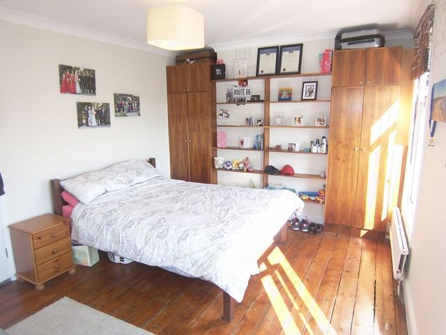  Image of 2 bedroom Flat for sale in Hargwyne Street London SW9 at Hargwyne Street  London, SW9 9RQ