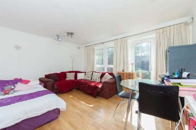  Image of 3 bedroom Flat for sale in Wandon Road London SW6 at Wandon Road London Sands End, SW6 2JQ