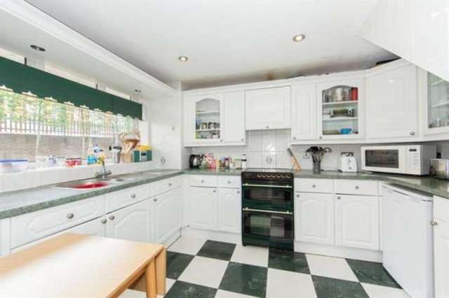  Image of 3 bedroom Flat for sale in Wandon Road London SW6 at Wandon Road London Sands End, SW6 2JQ