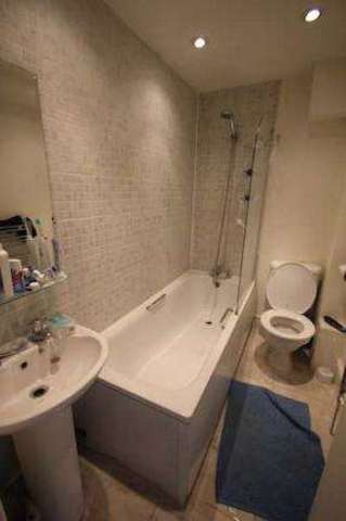  Image of 3 bedroom Flat to rent in Hartham Road London N7 at Holloway London Holloway, N7 9JG