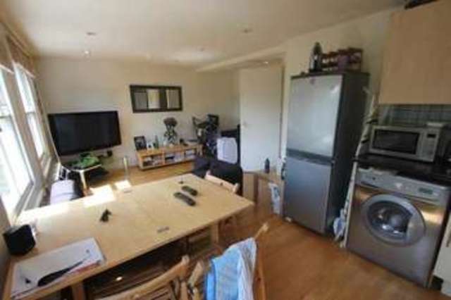  Image of 3 bedroom Flat to rent in Hartham Road London N7 at Holloway London Holloway, N7 9JG