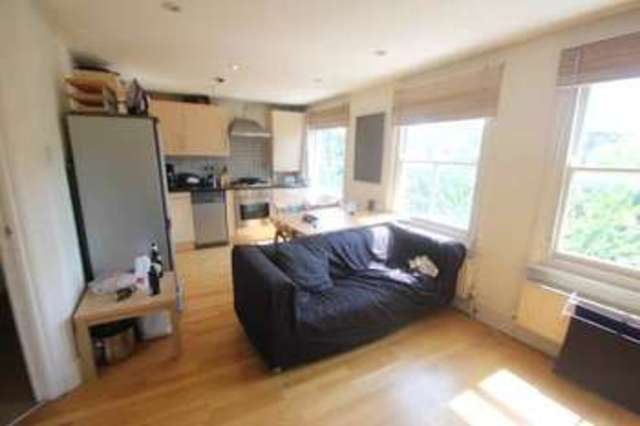  Image of 3 bedroom Flat to rent in Hartham Road London N7 at Holloway London Holloway, N7 9JG