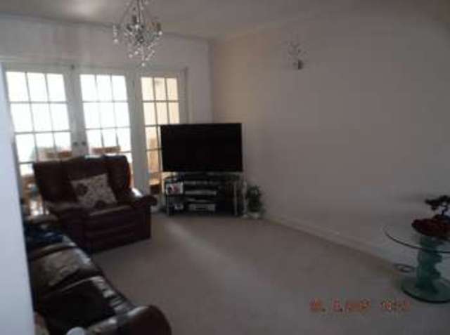  Image of 3 bedroom Semi-Detached house for sale in Gledwood Avenue Hayes UB4 at Gledwood Avenue  Hayes, UB4 0AW