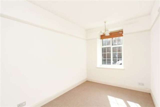  Image of 2 bedroom Flat to rent in Heathfield Terrace London W4 at London, W4 4LR