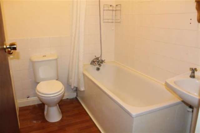  Image of 1 bedroom Flat to rent in High Street Hounslow TW3 at Hounslow, TW3 1BQ