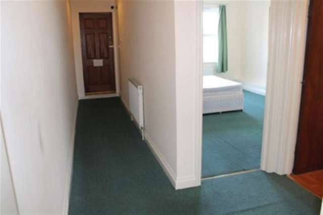  Image of 1 bedroom Flat to rent in High Street Hounslow TW3 at Hounslow, TW3 1BQ