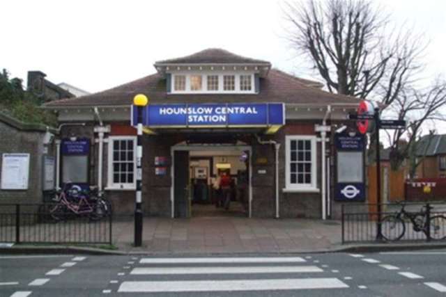  Image of 1 bedroom Flat to rent in High Street Hounslow TW3 at Hounslow, TW3 1BQ