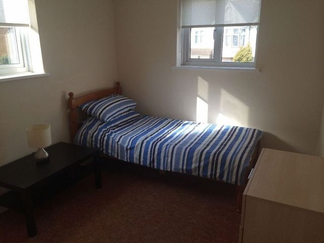  Image of 1 bedroom Houses to rent in Higham Station Avenue London E4 at Higham Station Avenue Array Highams Park, E4 9AZ