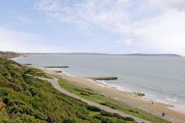  Image of 2 bedroom Flat for sale in Wharncliffe Road Highcliffe Christchurch BH23 at Highcliffe On Sea Christchurch Dorset, BH23 5DF