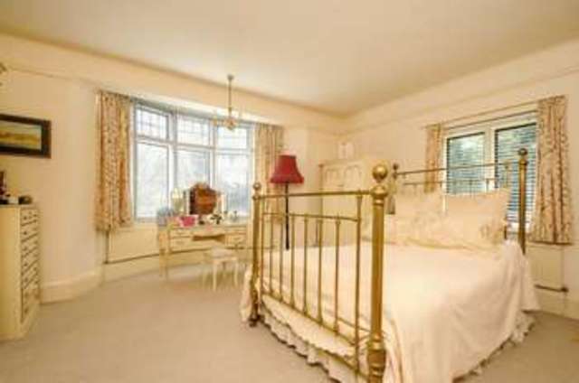  Image of 5 bedroom Detached house for sale in Hinksey Hill Oxford OX1 at Hinksey Hill  Oxford, OX1 5BH