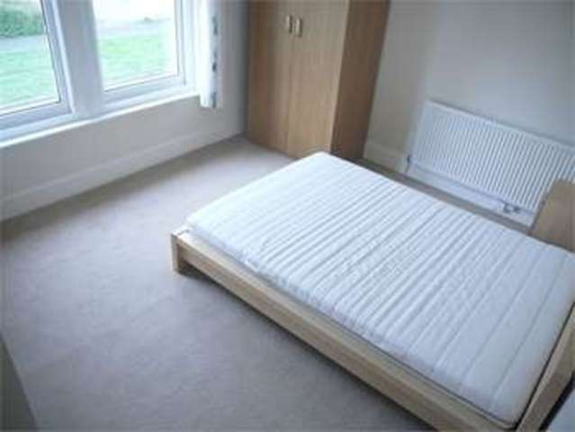  Image of 2 bedroom Property to rent in Howards Grove Shirley Southampton SO15 at Howards Grove  Southampton, SO15 5PS