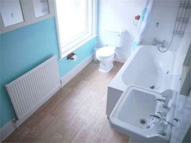  Image of 2 bedroom Property to rent in Howards Grove Shirley Southampton SO15 at Howards Grove  Southampton, SO15 5PS