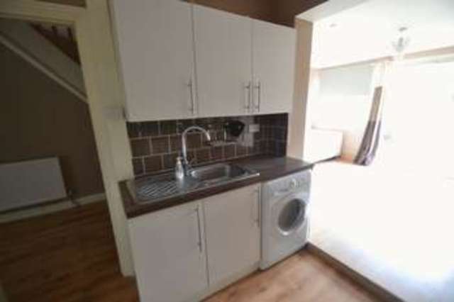  Image of 2 bedroom Terraced house to rent in Hunters Hall Road Dagenham RM10 at Hunters Hall Road  Dagenham, RM10 8HX