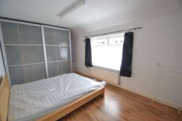 Image of 2 bedroom Terraced house to rent in Hunters Hall Road Dagenham RM10 at Hunters Hall Road  Dagenham, RM10 8HX