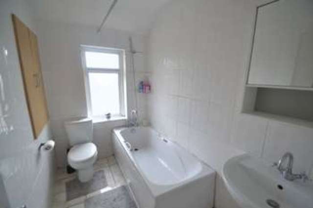  Image of 2 bedroom Terraced house to rent in Hunters Hall Road Dagenham RM10 at Hunters Hall Road  Dagenham, RM10 8HX