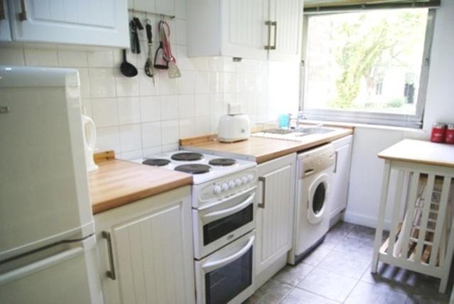  Image of 1 bedroom Flat to rent in Dirleton Place Shawlands Glasgow G41 at Shawlands Glasgow Glasgow, G41 3BH