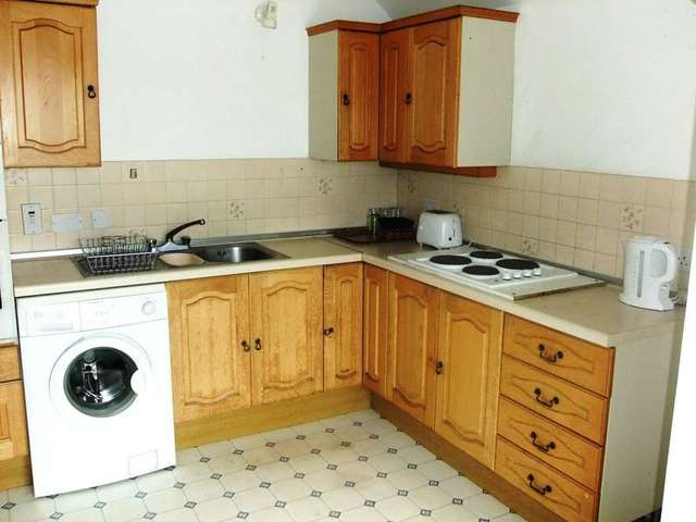  Image of 3 bedroom Flat to rent in Hyde Gardens Eastbourne BN21 at Eastbourne, BN21 4PX
