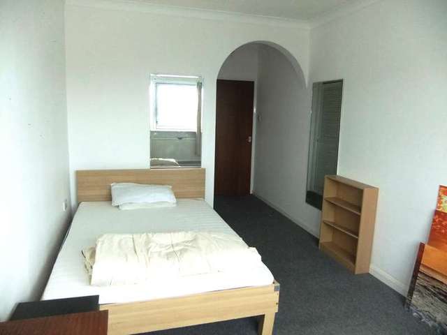  Image of 3 bedroom Flat to rent in Hyde Gardens Eastbourne BN21 at Eastbourne, BN21 4PX
