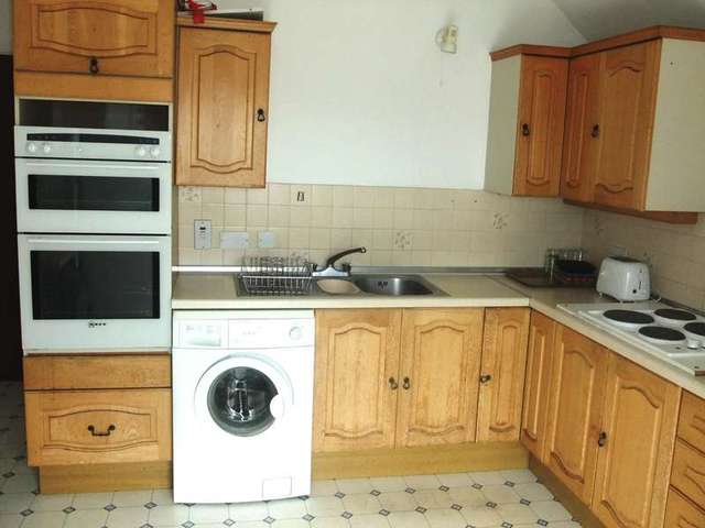  Image of 3 bedroom Flat to rent in Hyde Gardens Eastbourne BN21 at Eastbourne, BN21 4PX