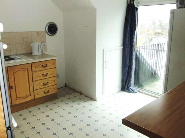  Image of 3 bedroom Flat to rent in Hyde Gardens Eastbourne BN21 at Eastbourne, BN21 4PX