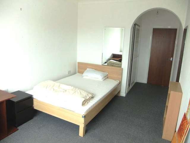 Image of 3 bedroom Flat to rent in Hyde Gardens Eastbourne BN21 at Eastbourne, BN21 4PX