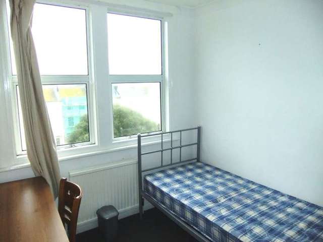  Image of 3 bedroom Flat to rent in Hyde Gardens Eastbourne BN21 at Eastbourne, BN21 4PX