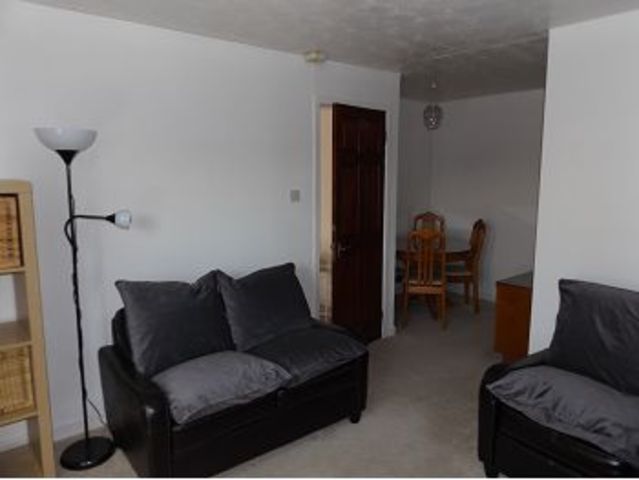  Image of 1 bedroom Flat to rent in Invergarry Place Thornliebank Glasgow G46 at Deaconsbank Glasgow Glasgow, G46 8UT