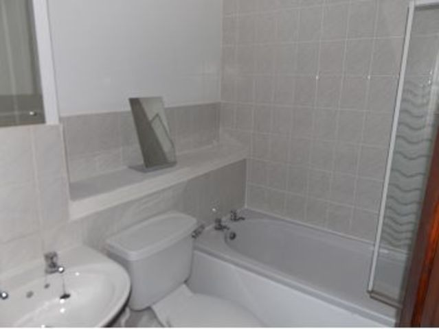  Image of 1 bedroom Flat to rent in Invergarry Place Thornliebank Glasgow G46 at Deaconsbank Glasgow Glasgow, G46 8UT