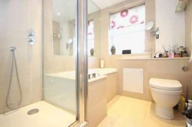  Image of 2 bedroom Flat to rent in John Spencer Square London N1 at John Spencer Square  London, N1 2LZ