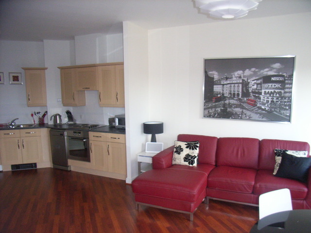  Image of 2 bedroom Apartment to rent in Kelvin Gate Bracknell RG12 at Deepfield Road Bracknell, RG12 2TG
