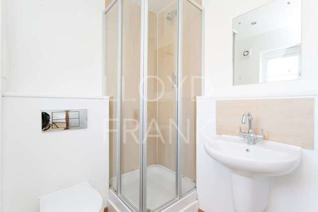  Image of 2 bedroom Apartment for sale in Kendal Purfleet RM19 at Kendal  Purfleet, RM19 1LJ