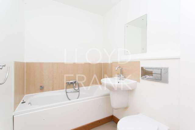  Image of 2 bedroom Apartment for sale in Kendal Purfleet RM19 at Kendal  Purfleet, RM19 1LJ